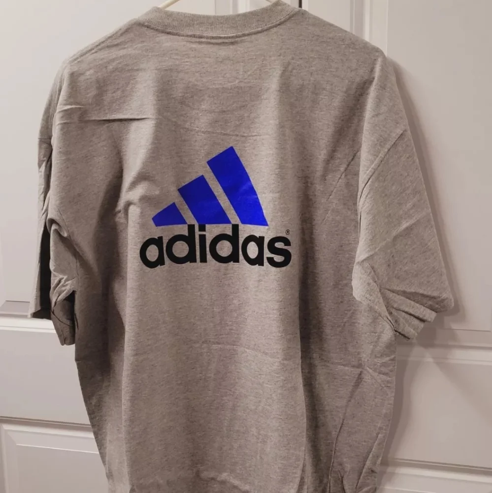 Adidas Men's Short Sleeve Shirt Size: Large